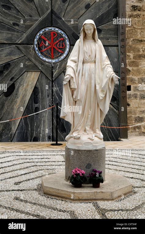 Statue of Mary, Church of the Annunciation, Nazareth, Israel, Middle East Stock Photo - Alamy