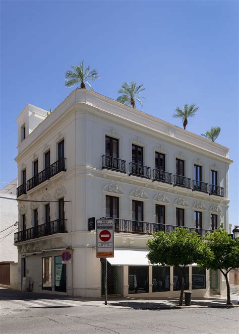 El Edificio Coliseum Boutique Apartments