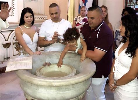 El Cubano Jacob Forever Comparte Foto Del Bautizo De Su Hija Saisha