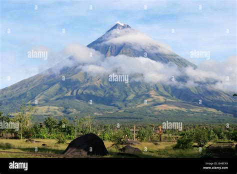Mt Mayon High Resolution Stock Photography And Images Alamy