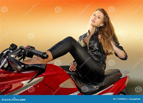 Fille Blonde Sur Une Moto Photo Stock Image Du Certain