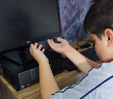 Sicredi E Rotary De Julho Doam Computador Especial Para Estudante