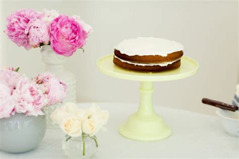 Floral Naked Cake Fashionable Hostess