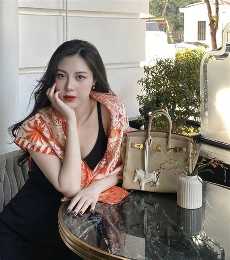 Hot girl hàng không từng là bạn gái Sơn Tùng M TP Giàu có với cuộc sống an yên