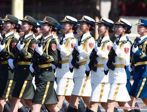 China German China Org Cn Chinesische Soldatinnen Bei Der Parade