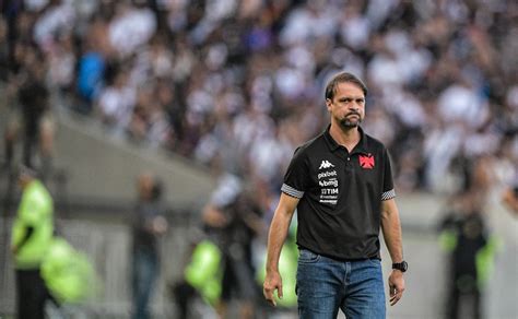 Maurício Souza não foge de pergunta e fala de vaias da torcida A