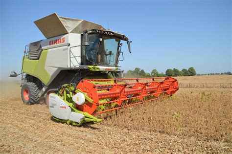 Mietitrebbia Claas Trion 730 Terra Trac Il Contoterzista