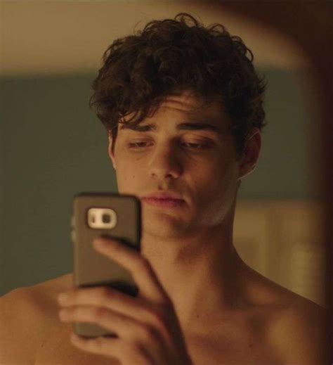 Confira 15 Curiosidades Que Talvez Você Não Saiba Sobre Noah Centineo