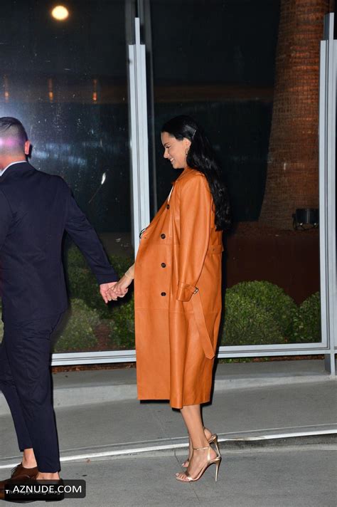 Adriana Lima Sexy Seen Flaunting Her Hot Legs At The Vanity Fair Premiere Party In Los Angeles