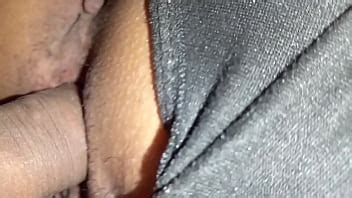 เยดเธอในทาหมาแหยควยเขาไปจนสดลำควยจนนำแตก XVIDEOS