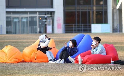 위드코로나 첫날 오후 6시까지 전국 1159명 확진 한국경제