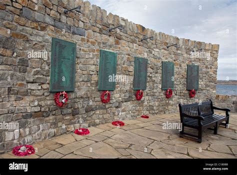 Placas En El Monumento De La Guerra De Las Malvinas Stanley Islas