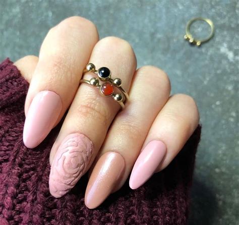 20 Fashionable Almond Nails For 2021