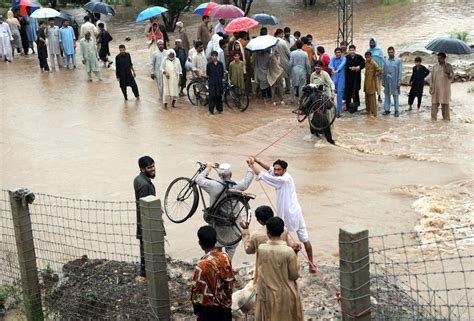 Berschwemmungen In Pakistan Flut Fordert Ber Tote Der Spiegel