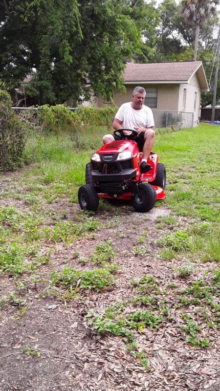 Craftsman T110 42 In 17 5 Hp Riding Lawn Mower In The Gas Riding Lawn Mowers Department At Lowes