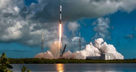 Spacex Falcon 9 Shifts The Intelsat G 31 G 32 Satellites From Earth