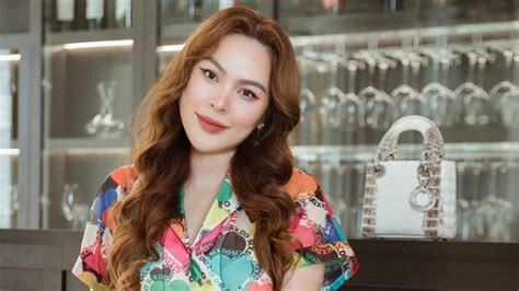Sao Việt 24h Á hậu Việt Nam giật mình khi trong máy xuất hiện nhiều ảnh bán nude tự chụp
