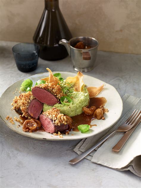 Rehrücken mit Feigen Rotwein Sauce und Bild kaufen 13447577 Image