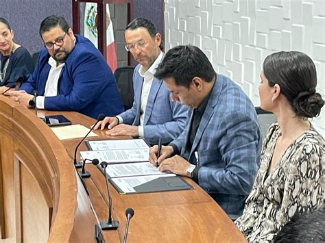 Instituto Electoral De Coahuila FIRMA DE CONVENIO IEC Y COPARMEX