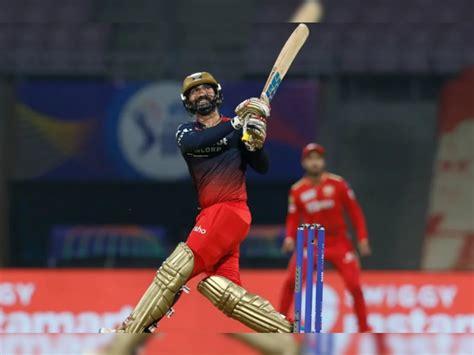 Watch Dinesh Karthik Scores The Winning Runs As Rcb Edge Kkr By 3