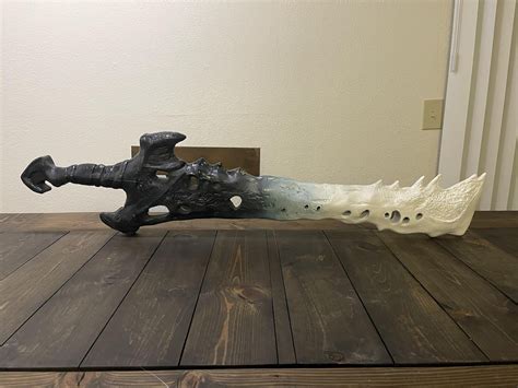 I 3D printed a life-size Sword of Crota and painted it like a Taken ...