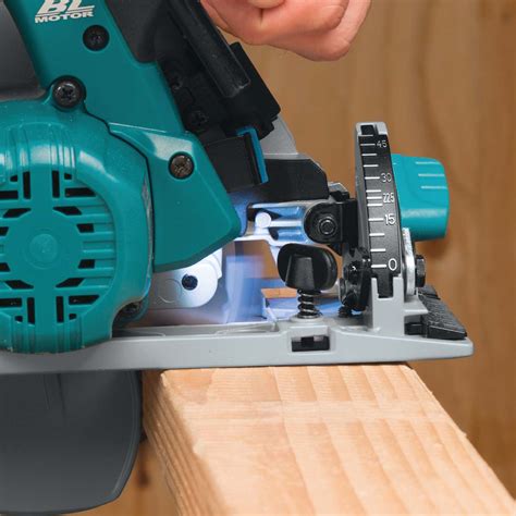 Makita Dhs680z 18v Lithium Ion Mobile Cordless Brushless 165mm Circular Saw Tool Only 18v