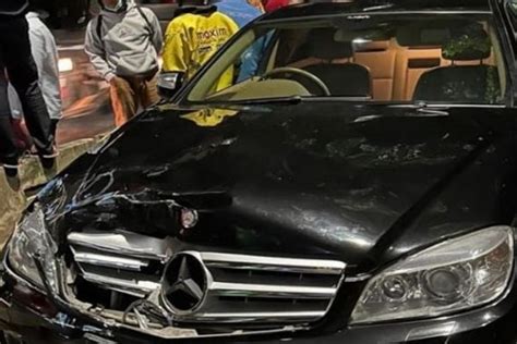 Kronologi Mercedes Benz Ringsek Adu Banteng Dengan Bus Transjakarta