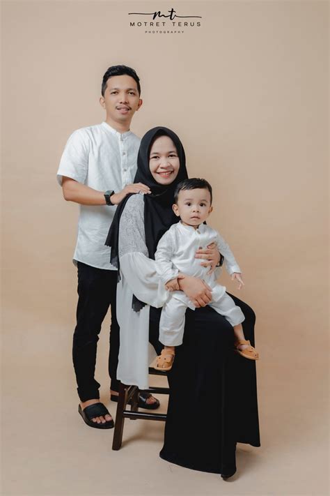 Photo studio keluarga | Potret keluarga, Foto keluarga, Fotografi keluarga