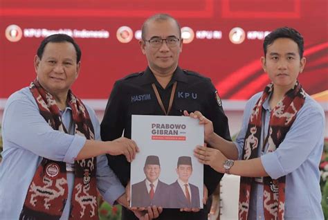 Prabowo Subianto Gibran Rakabuming Raka Resmi Mendaftar Sebagai