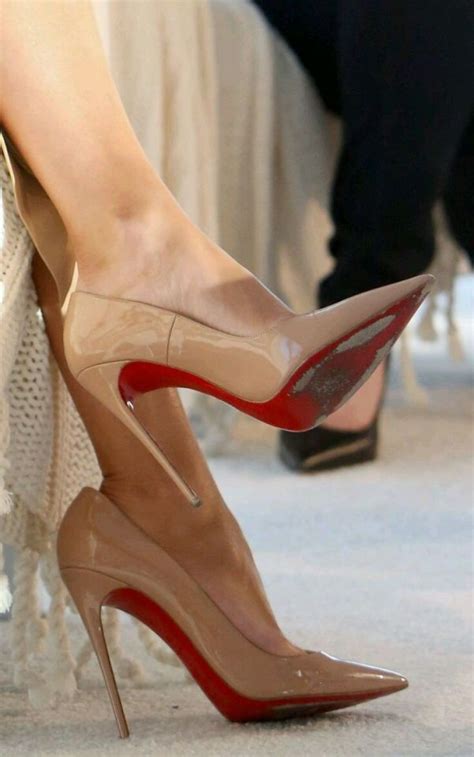 Pin Op Louboutin Heels The Red Bottoms Naaldhakken Hoge Hakken