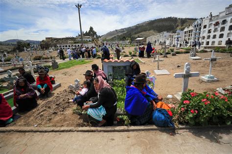 La unión de milenarias culturas se muestra en el Día de los Muertos