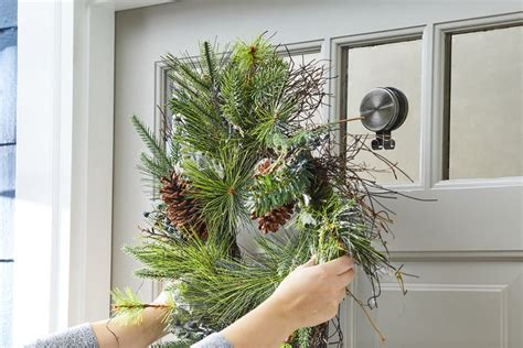 How To Hang A Christmas Wreath Easy Methods