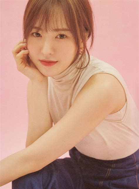 pin  red velvet selebriti beludru merah wendy gaya rambut pendek