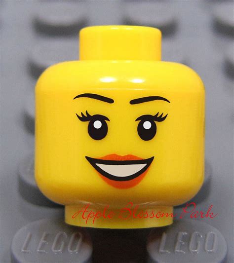 New Lego City Female Girl Minifig Head Wsmile Kingdomspoliceagents