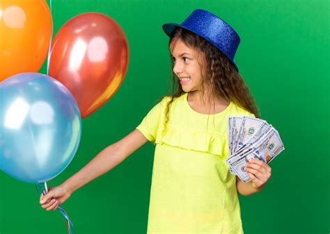 Souriante Petite Fille Caucasienne Avec Un Chapeau De F Te Bleu Tenant