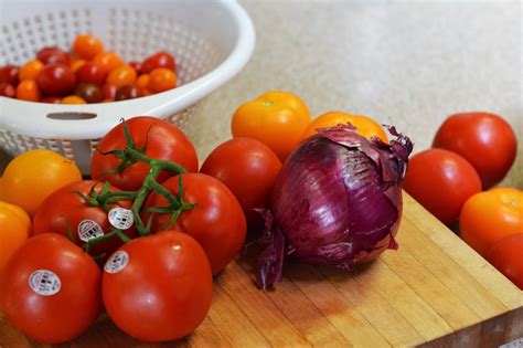 chopcookdine: tomato, basil & bocconcini salad