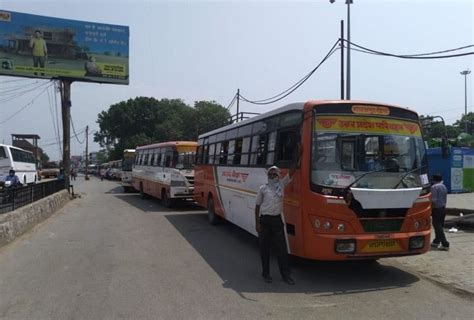 गोरखपुर में खटारा बस सड़क पर दौड़ी दो रोडवेजकर्मी निलंबित Two Roadways Employee Suspended Due