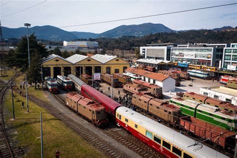 Tragedia Al Museo Ferroviario Alla Spezia Operaio Travolto Da Pesante