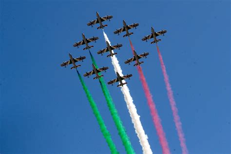 Frecce Tricolori Oggi Il Sorvolo A Bologna Orario Per Vederle