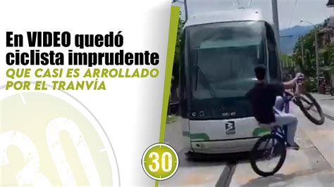 Video De Ciclista Imprudente Que Casi Es Arrollado Por El Tranv A