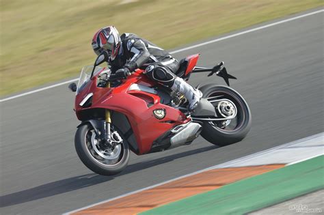 Vozili Smo Ducati Panigale V4 S Vozili Smo Avto Magazin Si