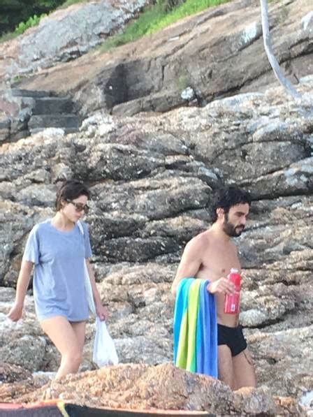 Caio Blat E Atriz Luisa Arraes Trocam Beijos Em Dia De Praia No Rio