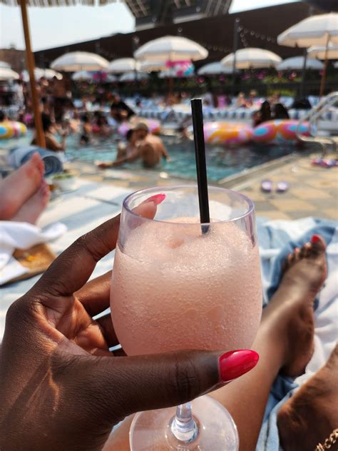 Chicago Rooftop Pools You Should Visit Right Now - The Haute Seeker