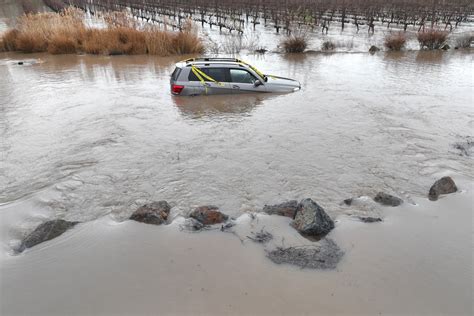 California Flood Warning Map as Thousands Forced to Evacuate - Newsweek