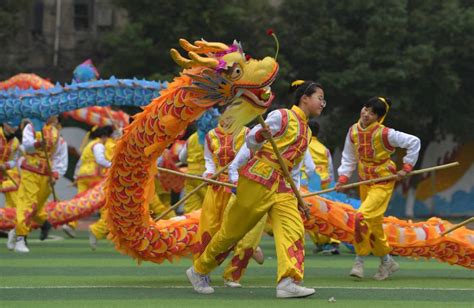 La Danse Du Dragon Pour Le Nouvel An Chinois