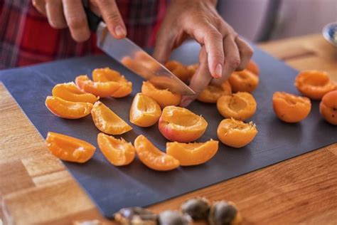 Marmellata Di Albicocche La Ricetta Per Prepararla A Casa Lazzaris