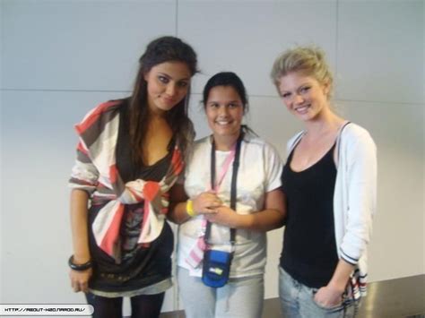 Phoebe And Cariba With Their Fan Cariba Heine And Phoebe Tonkin Photo