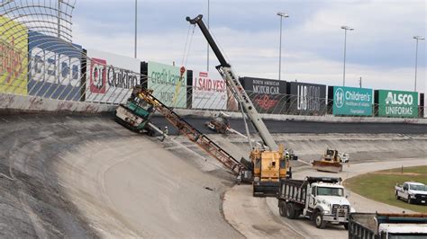 Paving On Atlanta Motor Speedway S High Banks YouTube