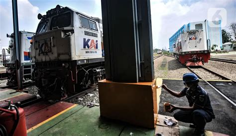 Foto Melihat Lebih Dekat Perawatan Kereta Di Depo Ka Cipinang Foto