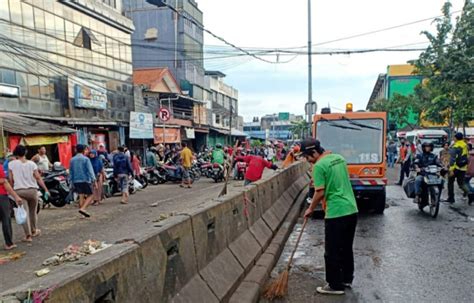 Sudin Lingkungan Hidup Jaksel Gelar Kebersihan Area PD Jaya Pasar